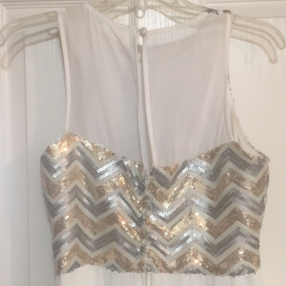 Cute short dress SIZE 9/10 - Picture 4 of 5